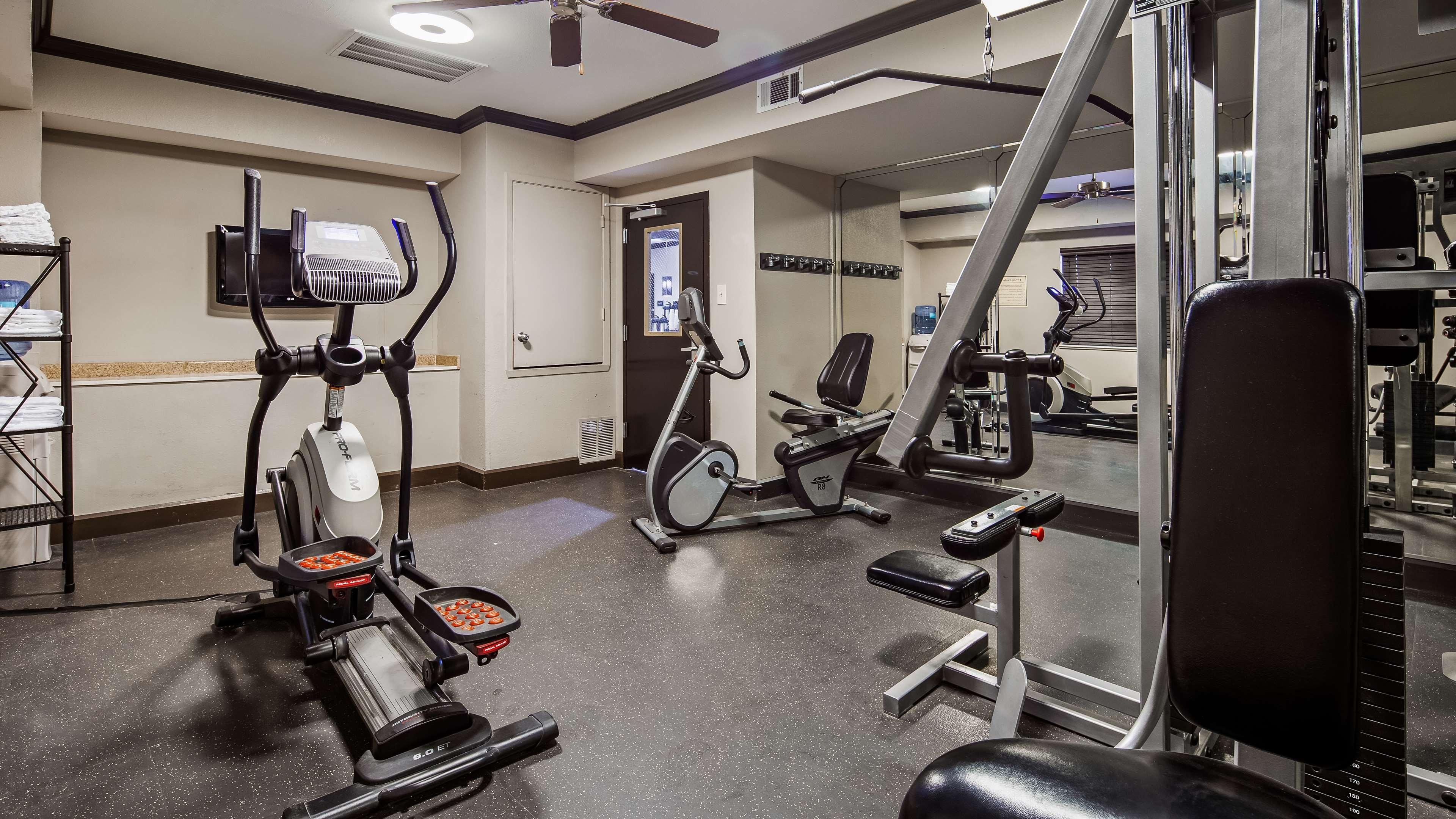 Fitness center at Clarion Pointe